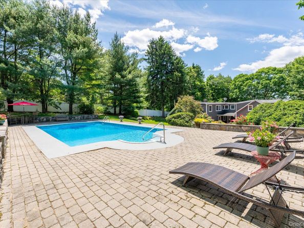 12 Sun Hill Road, Katonah NY 10536