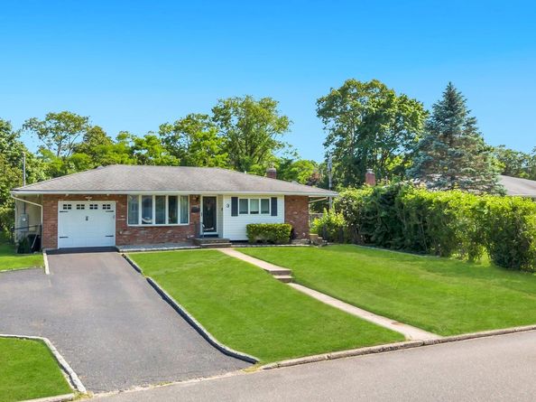 3 Bayberry Drive, Saint James NY 11780