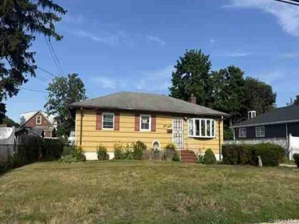 330 Vespucci Avenue, Copiague NY 11726