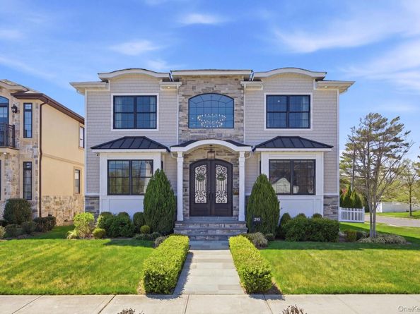 295 Dorchester Road, Garden City NY 11530