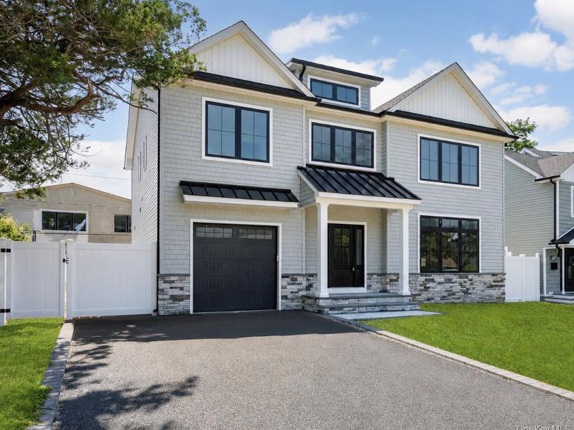 11 Forest Lane, Westbury NY 11590