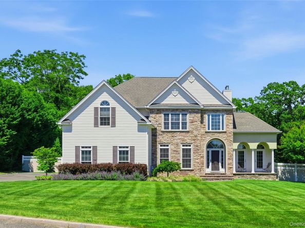 47 Grassland Circle, Mount Sinai NY 11766