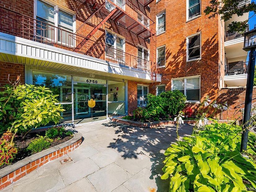 67-50 Thornton Place 1D, Forest Hills NY 11375