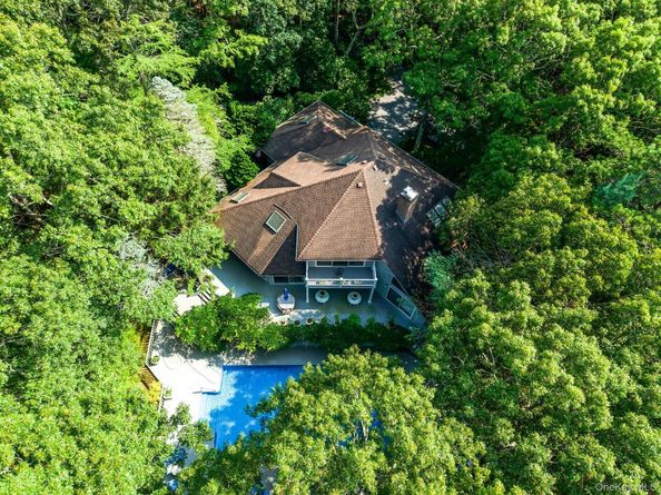 16 Joshuas Path, East Hampton NY 11937