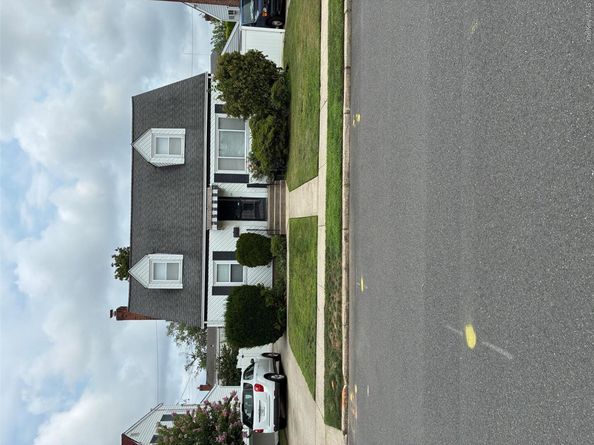 25 S Elm Street, Hicksville NY 11801