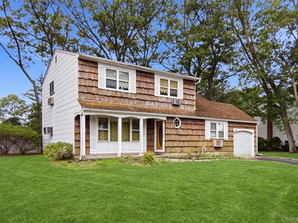 4 Smithtown Crescent, Smithtown NY 11787