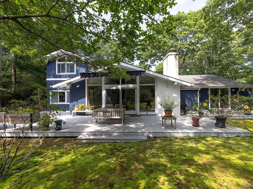 197 Two Holes Water Road, East Hampton NY 11937