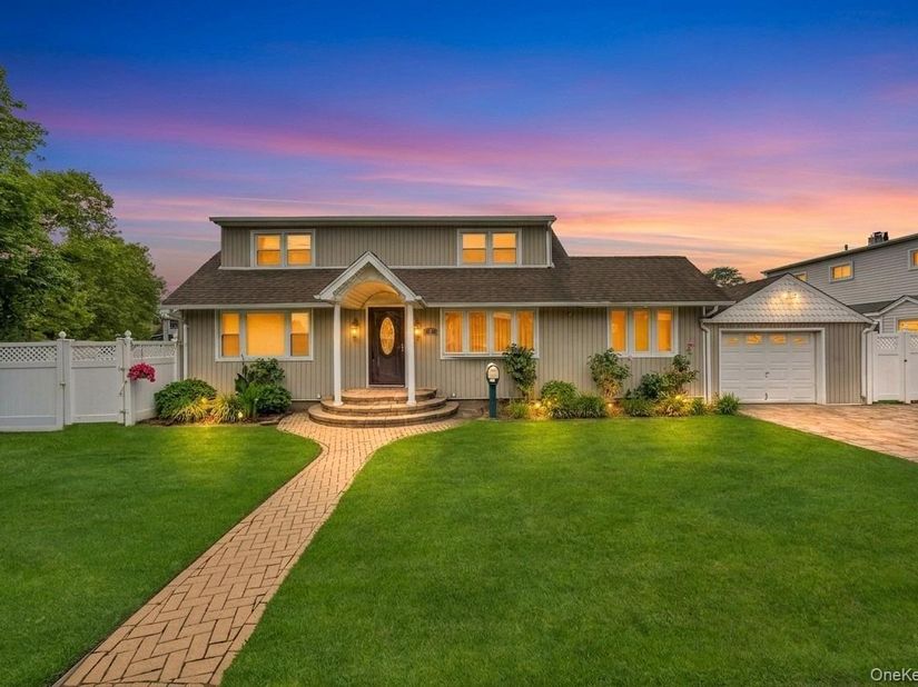 2 Briggs Street, Hicksville NY 11801