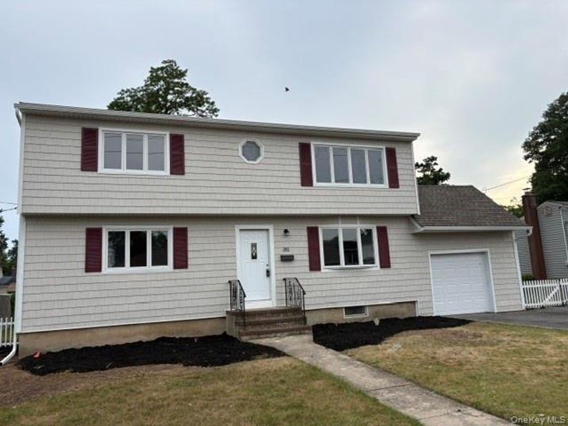 381 N Clinton Avenue, Lindenhurst NY 11757