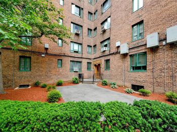 14 Metropolitan Oval