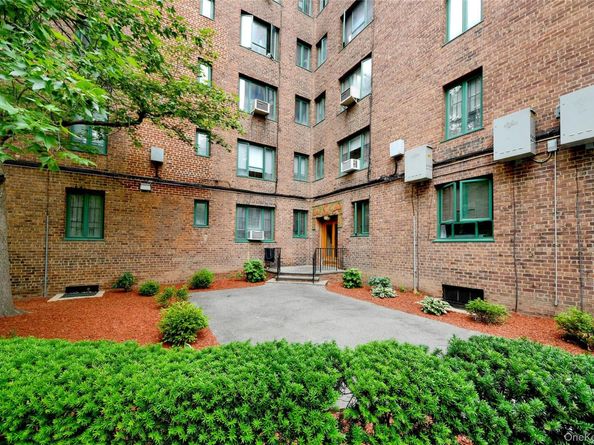 14 Metropolitan Oval 8G, Bronx NY 10462