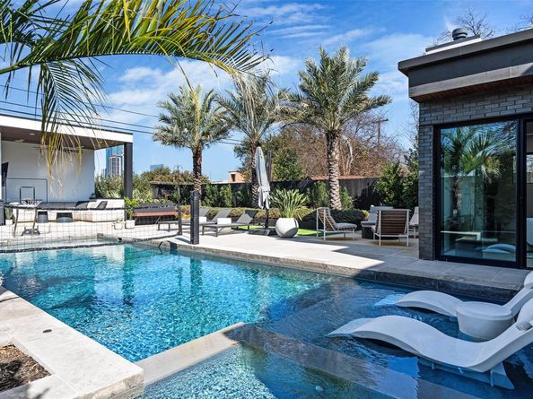 30 Chalmers Ave, Austin TX 78702