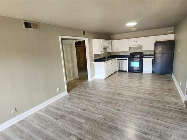 1304 Summit ST 206, Austin TX 78741