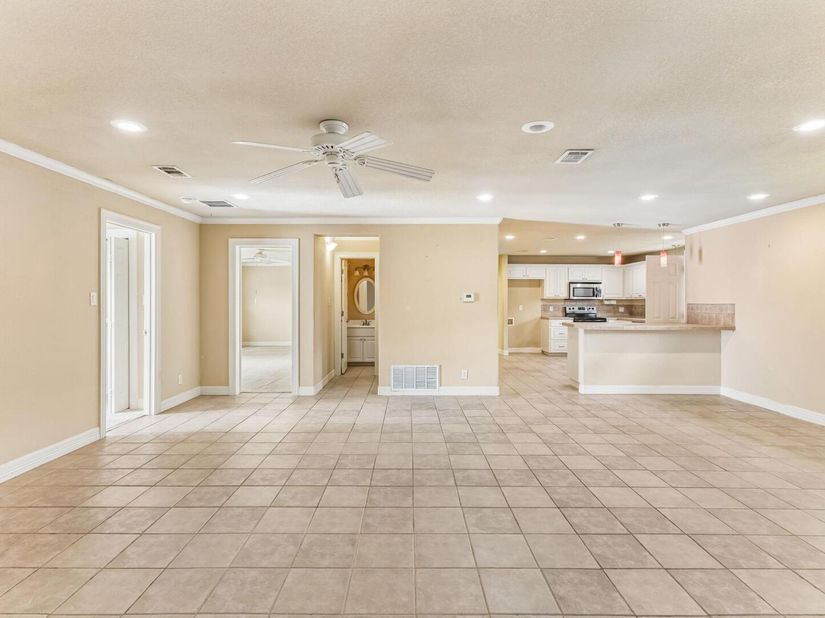 1919 American DR B110, Lago Vista TX 78645