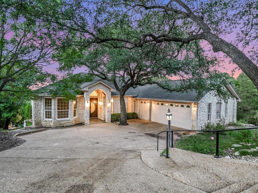 103 Highlander ST, Lakeway TX 78734