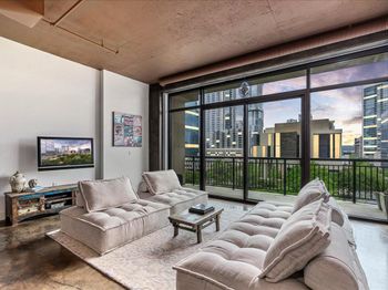 311 W 5TH St