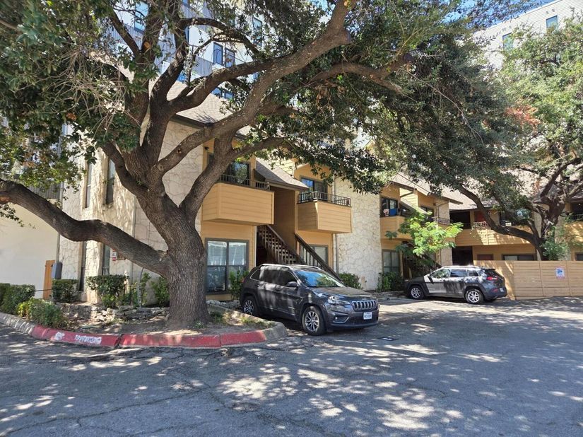 2714 Nueces ST 102, Austin TX 78705