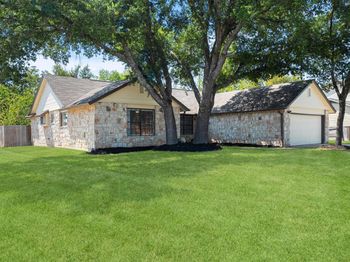 101 N Kings Canyon DR