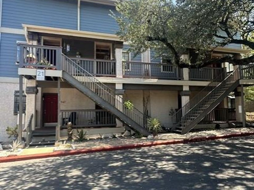 2215 Post RD 2044, Austin TX 78704