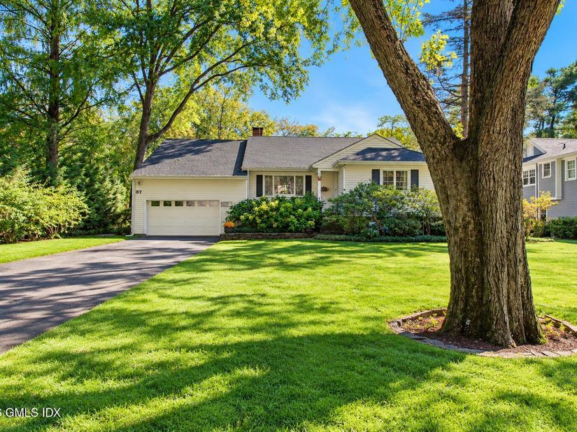 37 Midbrook Lane, Old Greenwich CT 06870