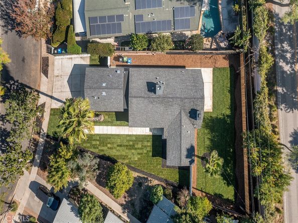 20528 & 20526 Hamlin Street, Winnetka CA 91306