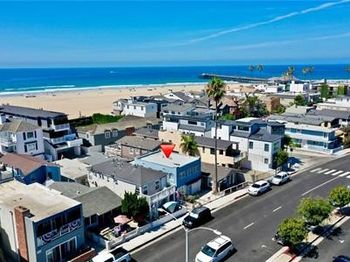 1825 W Balboa Boulevard