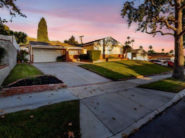 2748 Mansfield Drive, Burbank CA 91504