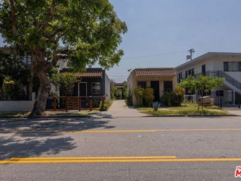 2922 S Redondo Boulevard