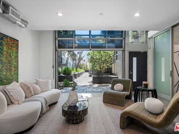 1037 N Laurel Avenue 19, West Hollywood CA 90046