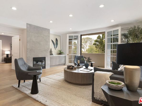 575 S Barrington Avenue 211, Los Angeles CA 90049