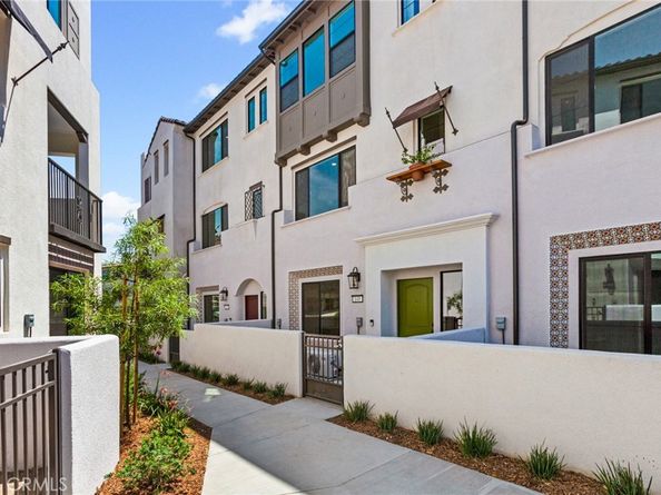 149 Bridle Drive, Burbank CA 91506