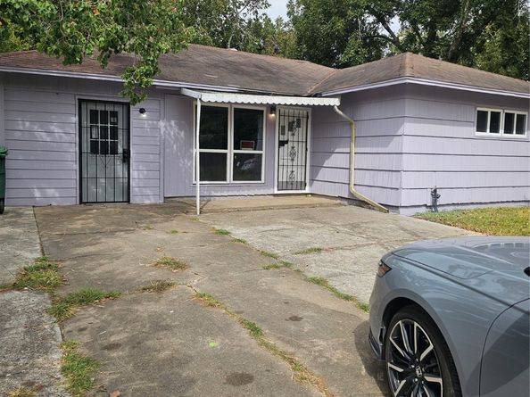 5703 Belneath Street, Houston TX 77033