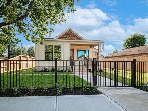 301 Vincent Street, Houston TX 77009