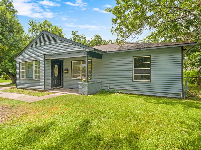 6003 Westover Street, Houston TX 77033