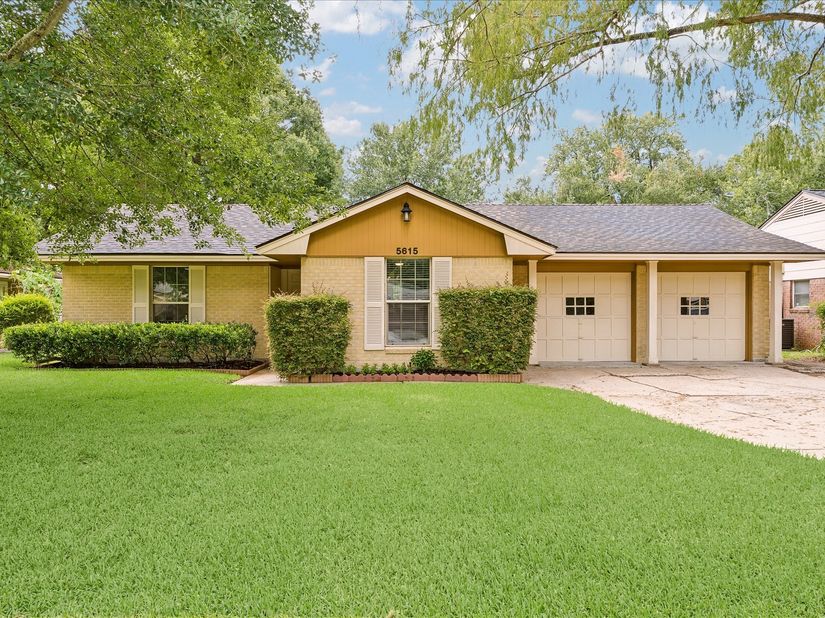 5615 Burlinghall Drive, Houston TX 77035