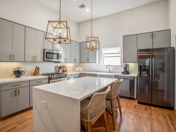 5841 Darling Street C, Houston TX 77007