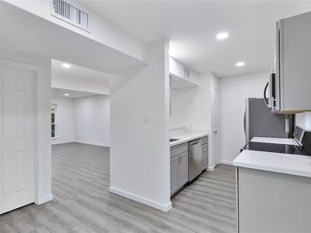 6111 Beverly Hill Street
