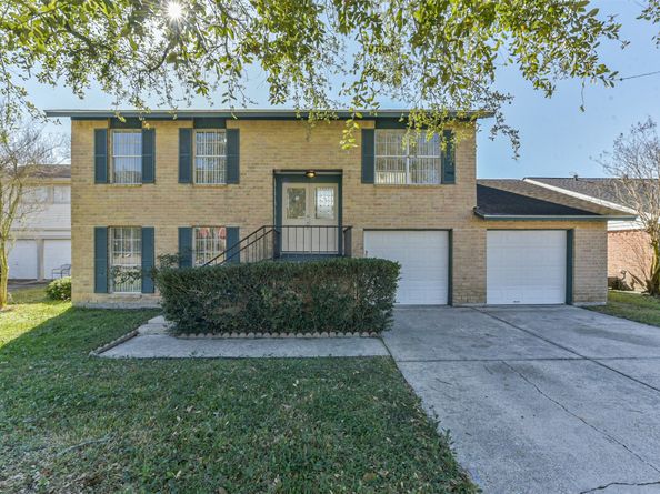406 Mcconn Court, Houston TX 77598
