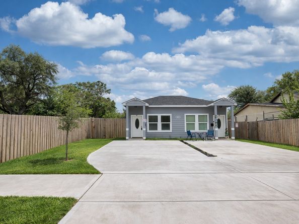 113 Bolden St A B, Houston TX 77029