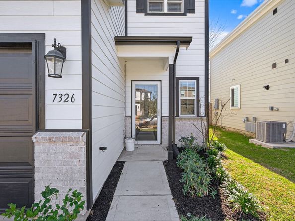 7326 Madison Commons Lane, Houston TX 77075