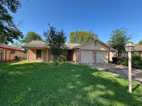 8447 Sterlingshire Street, Houston TX 77078