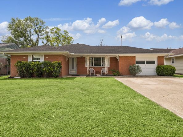 6131 Birdwood Road, Houston TX 77074