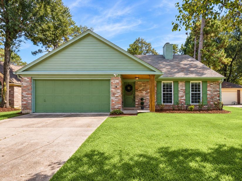 6 Cottage Grove Place, The Woodlands TX 77381