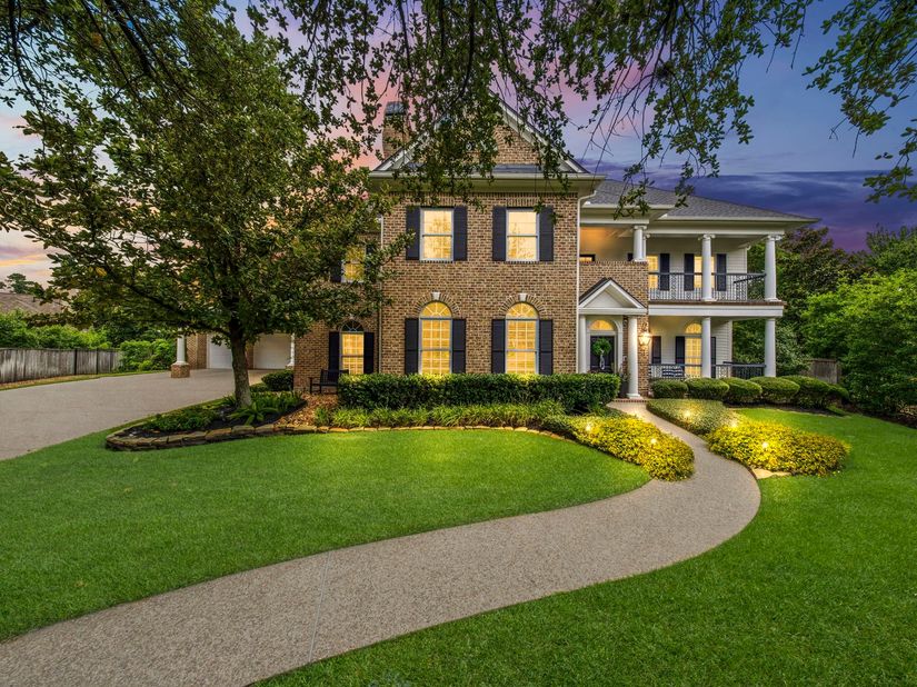 18 Dappled Sun Place, The Woodlands TX 77381