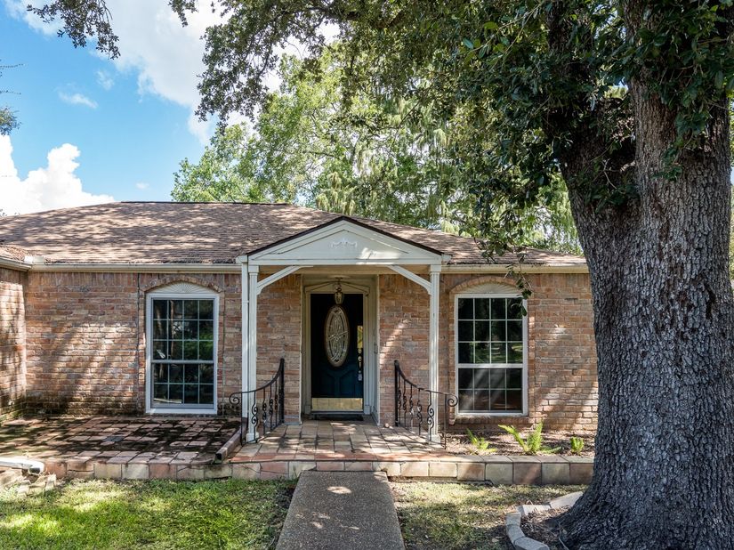 2015 Round Lake Drive, Houston TX 77077