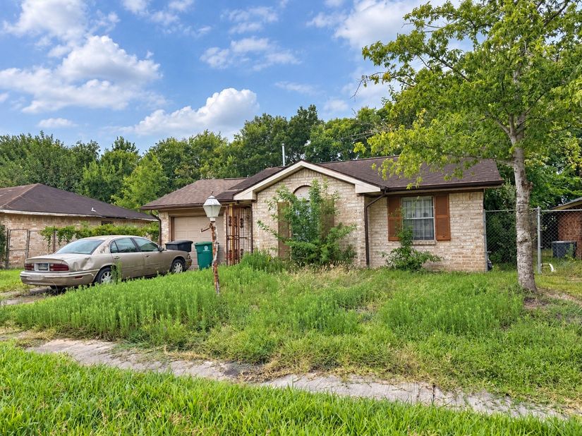 11738 Bay Cedar Drive, Houston TX 77048
