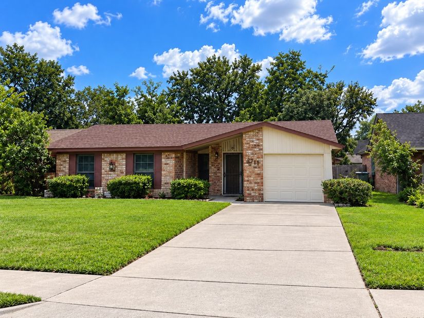 3711 Heatherbrook Drive, Houston TX 77045
