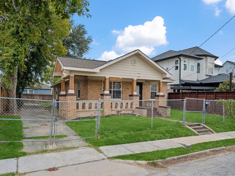 1310 Gustav Street, Houston TX 77023