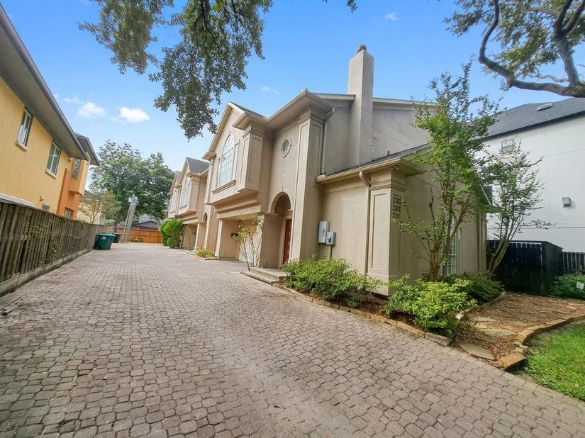 2413 Dorrington Street, Houston TX 77030