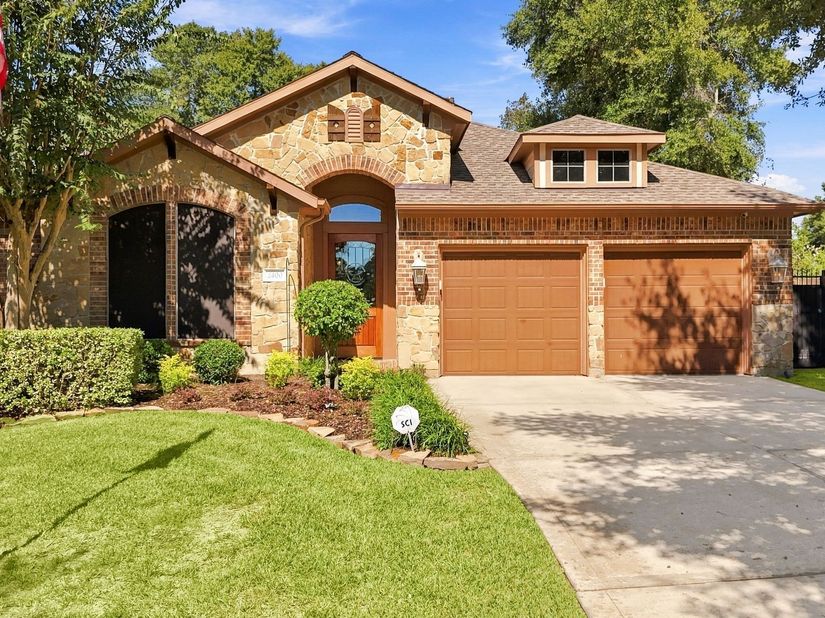 2400 W Village Green Circle, Conroe TX 77304